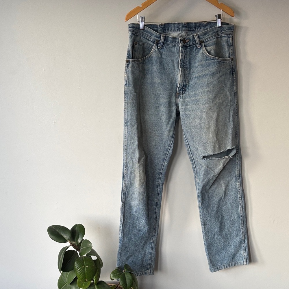 Vintage Wrangler Distressed Light Wash Jeans | Men’s | 100% Cotton Feel